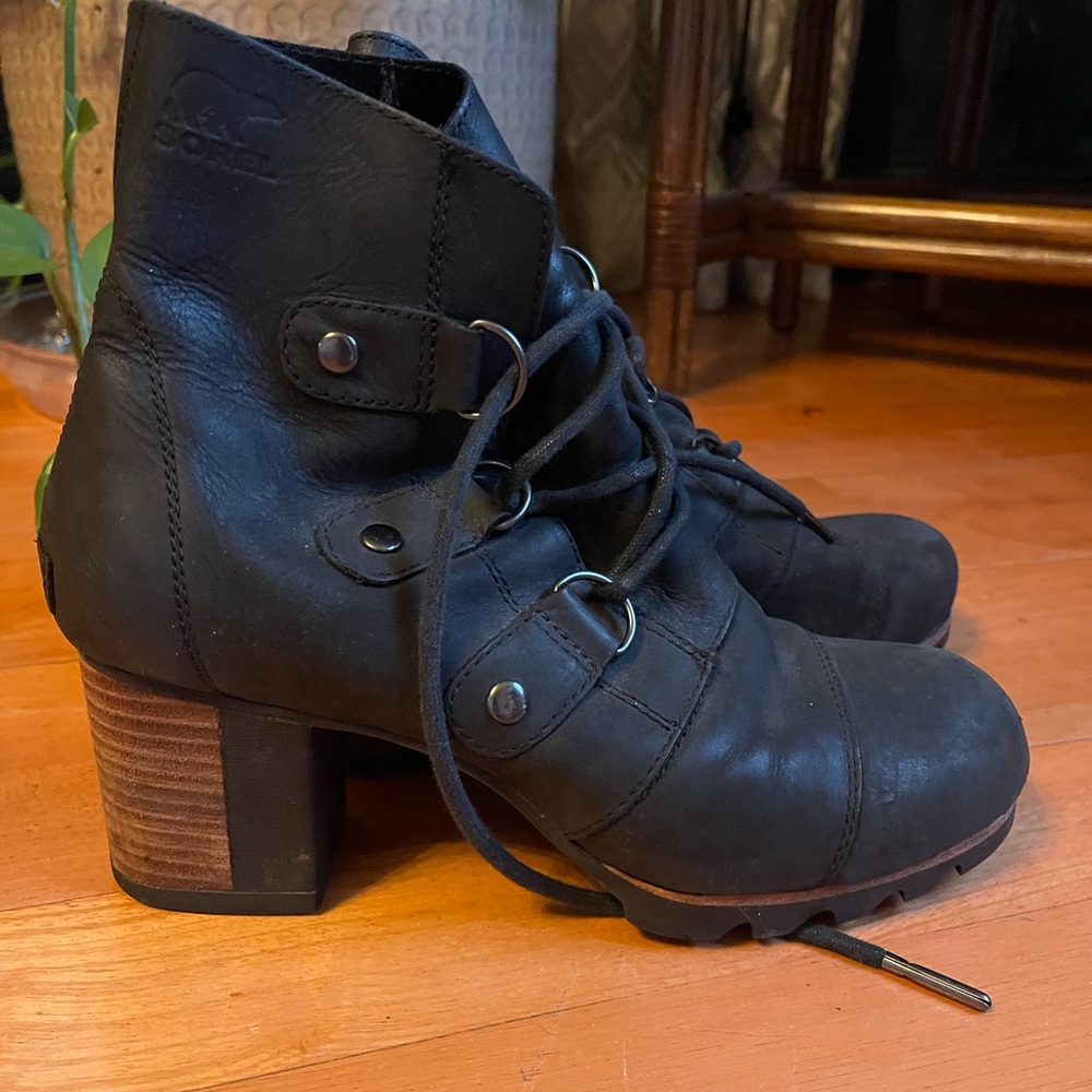 Sorel Women's Black Lace-Up Leather Boots